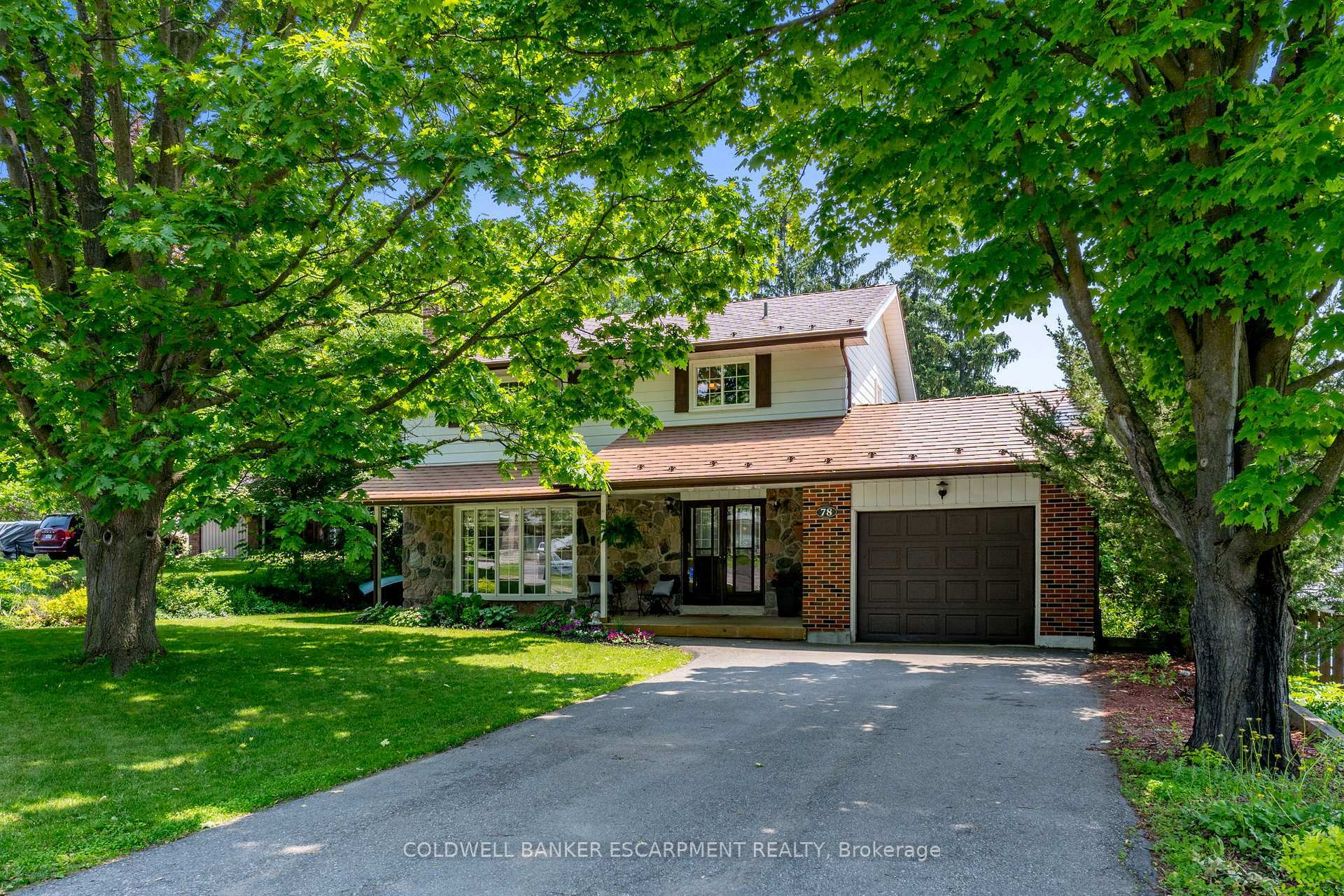Property Photo: 78 Nelson Court ON L7J 1A6
