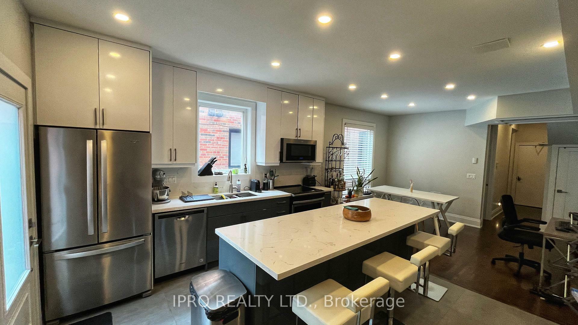 Photo de la propriété: 471 Ossington Avenue 2-Main ON M6G 3T3