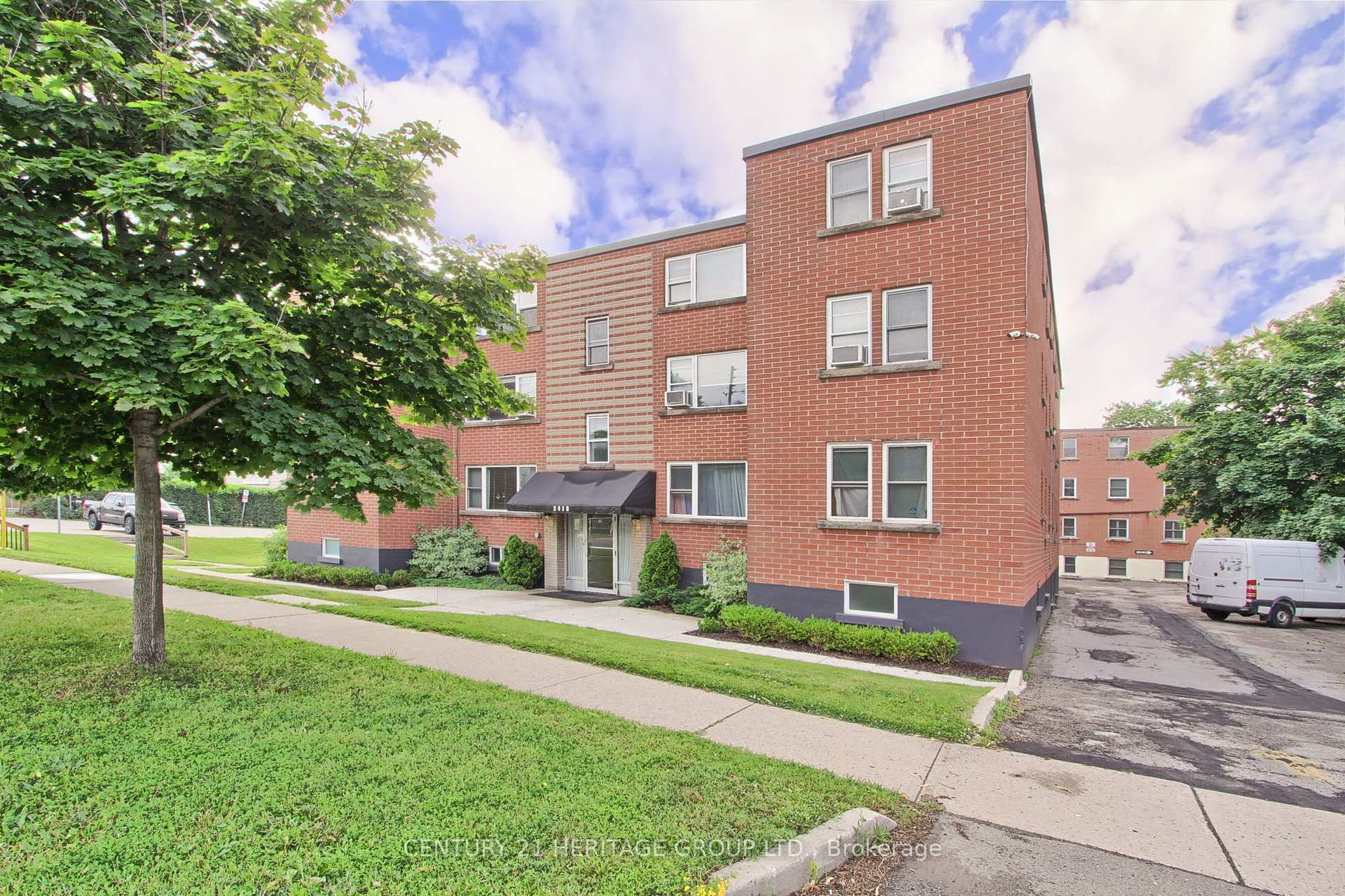 Property Photo: 2418 New Street 8 ON L7R 1J6