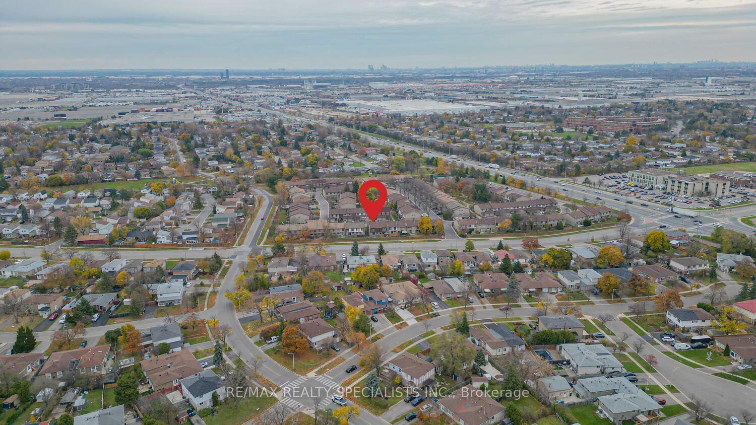 Property Photo: 45 Greenwich Circle 45 ON L6S 2E6