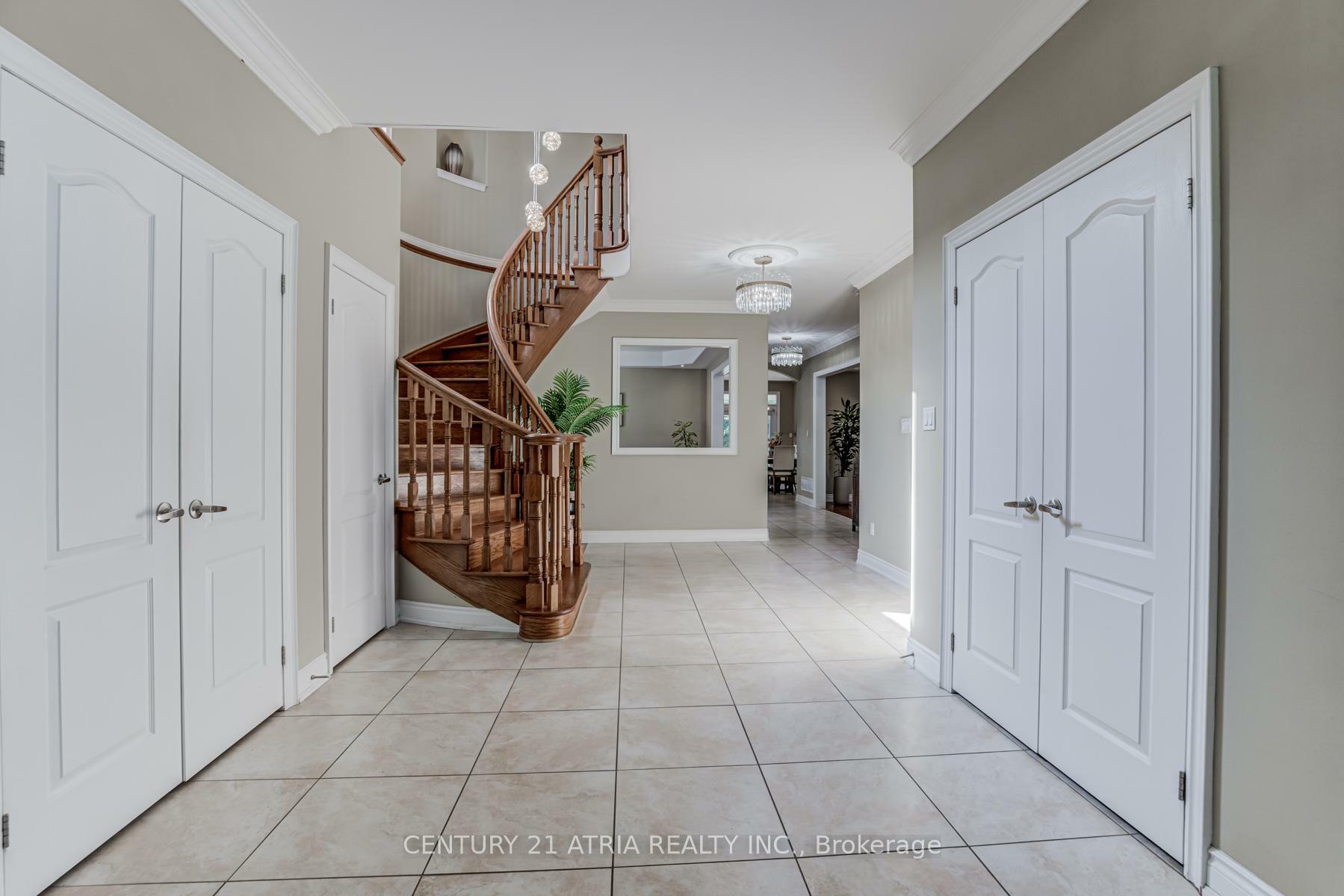 Photo de la propriété: 69 B Elm Grove Avenue ON L4E 2V4