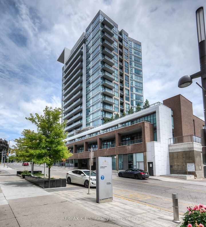 Property Photo:  85 Duke Street W 1404  ON N2H 0B7 