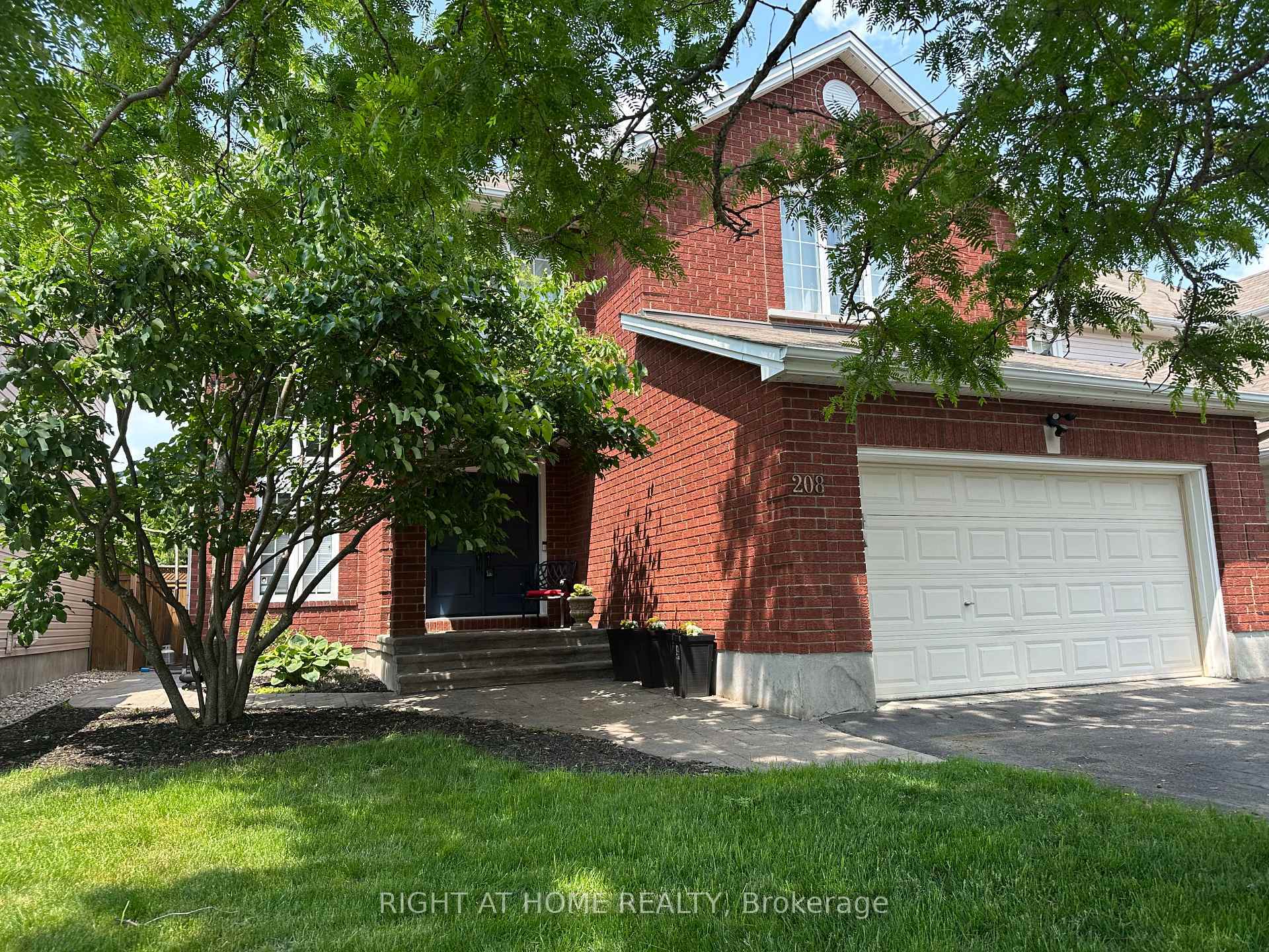 Photo de la propriété: 208 Janet Way ON K4A 5E1