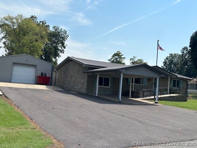 Property Photo: 902 NE Rushwood Drive OK 74462