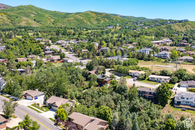 Property Photo: 831 E San Simeon Way UT 84010