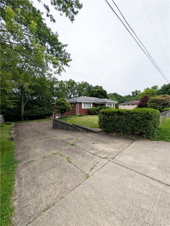 Property Photo: 2884 Sunset Cir PA 15632