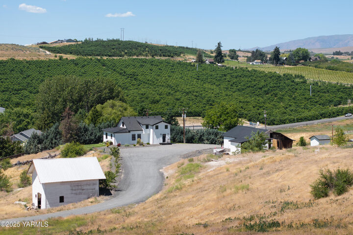 Property Photo: 187 Braxton Ln WA 98942