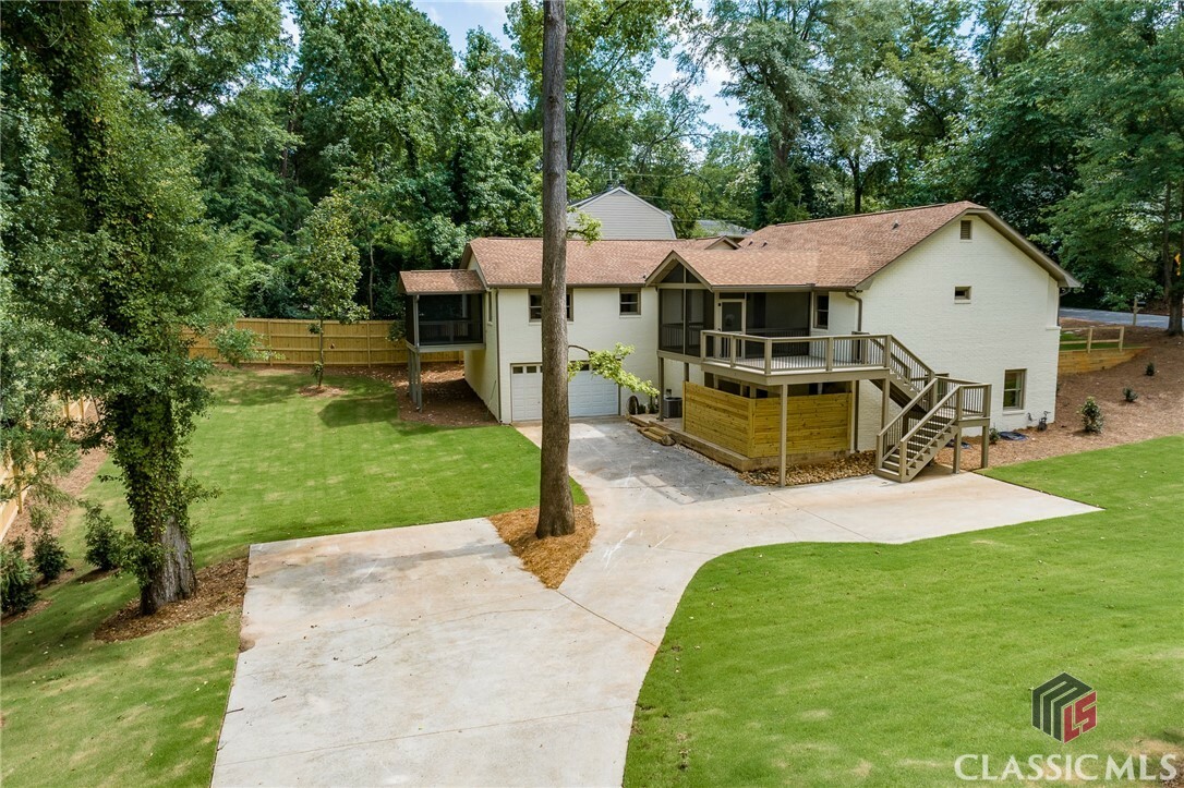 Property Photo: 685 Pinecrest Drive GA 30605