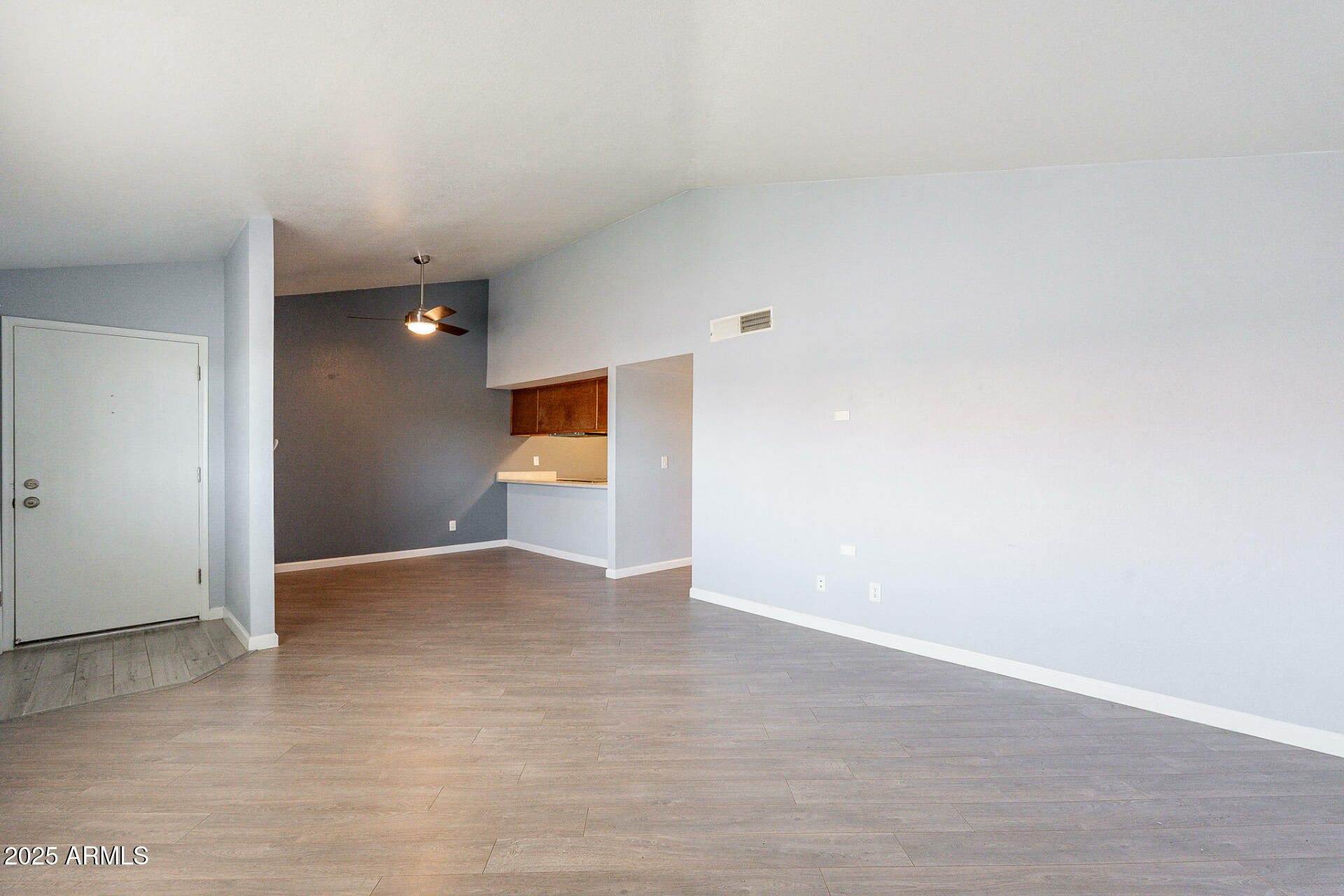 Property Photo:  1402 E Guadalupe Road 207  AZ 85283 