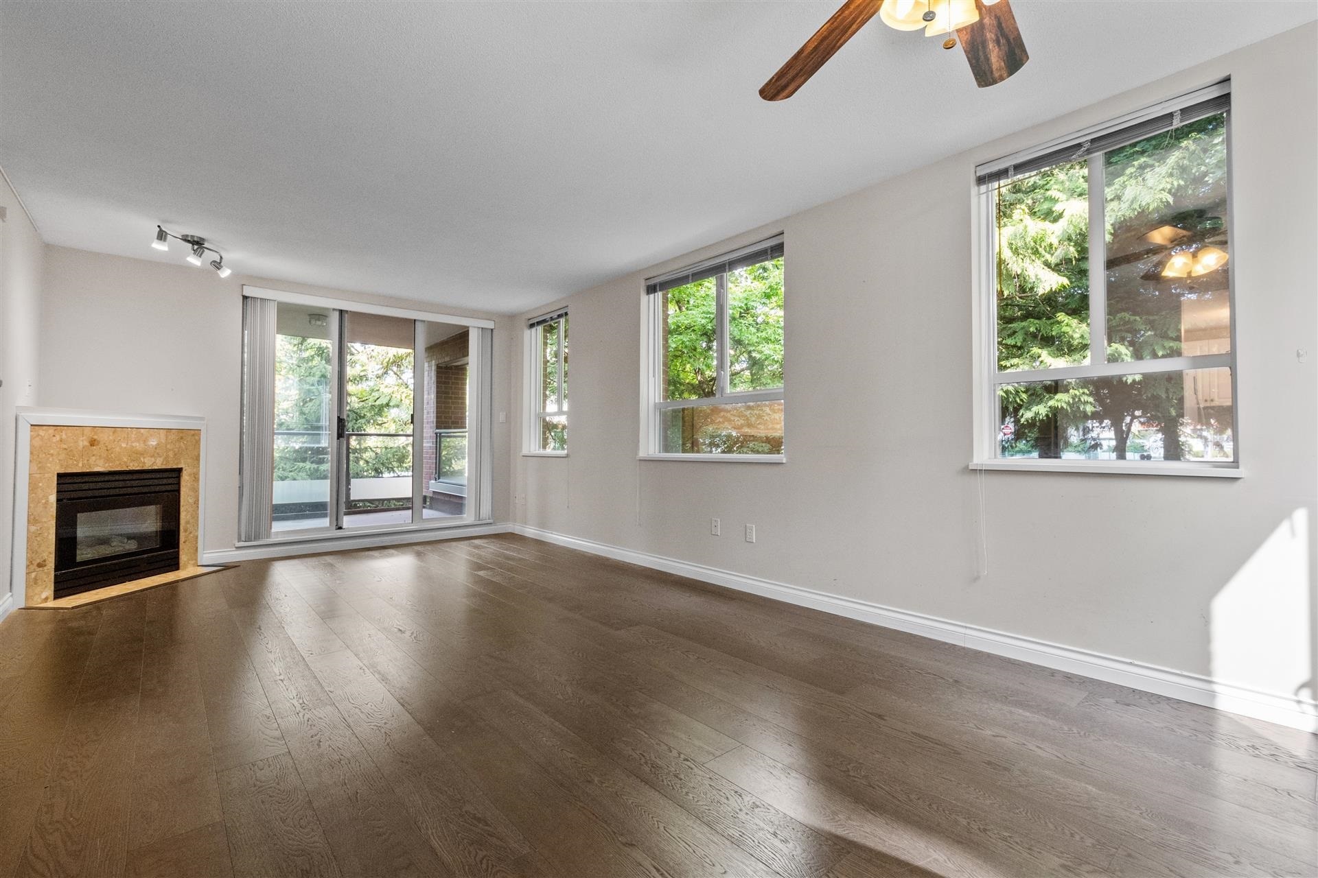 Photo de la propriété:  7077 Beresford Street 13  BC V5E 4J5 