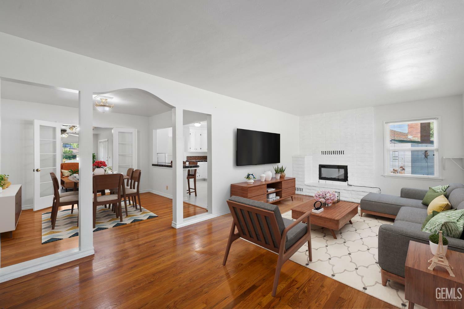 Property Photo:  3413 La Cresta Drive  CA 93305 