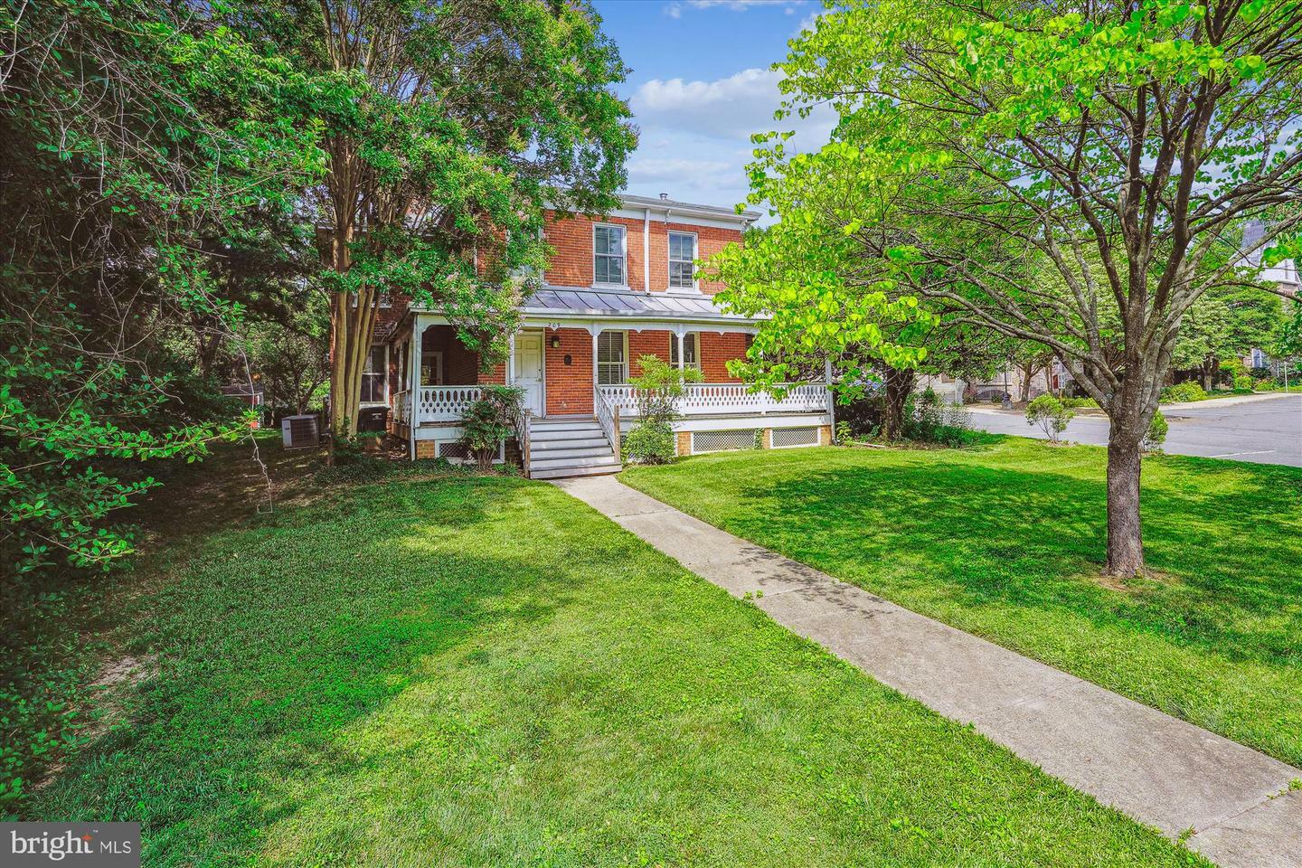 Property Photo: 209 E Broad Street VA 22046
