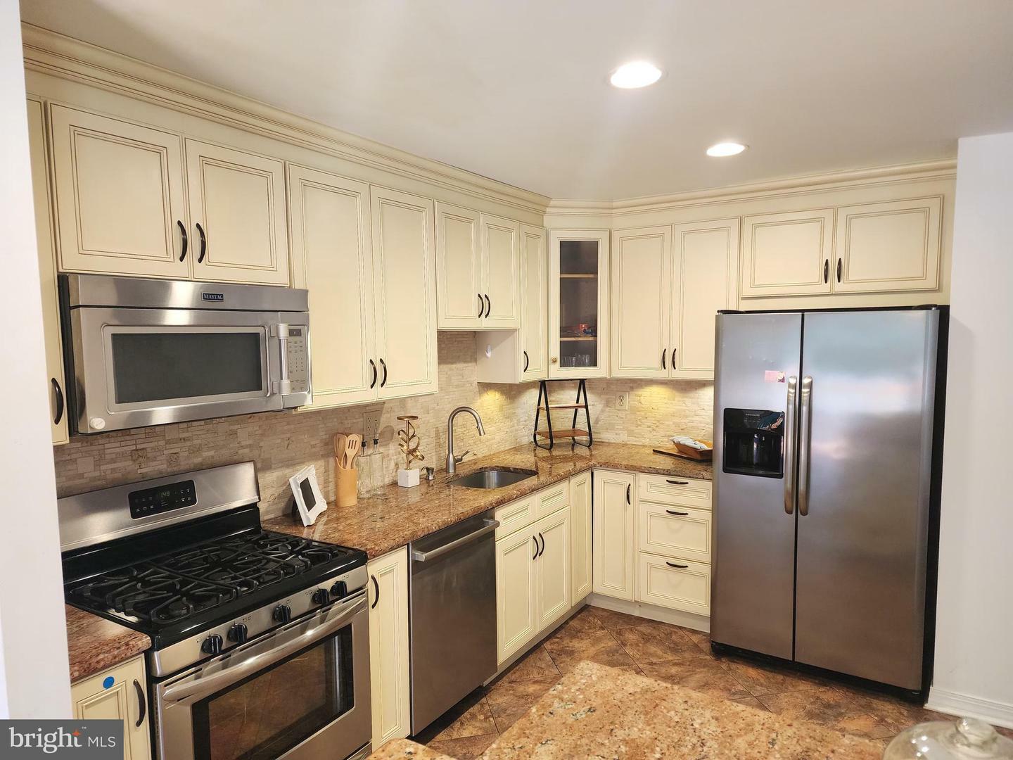 Property Photo: 25 Forsythia Court PA 19444