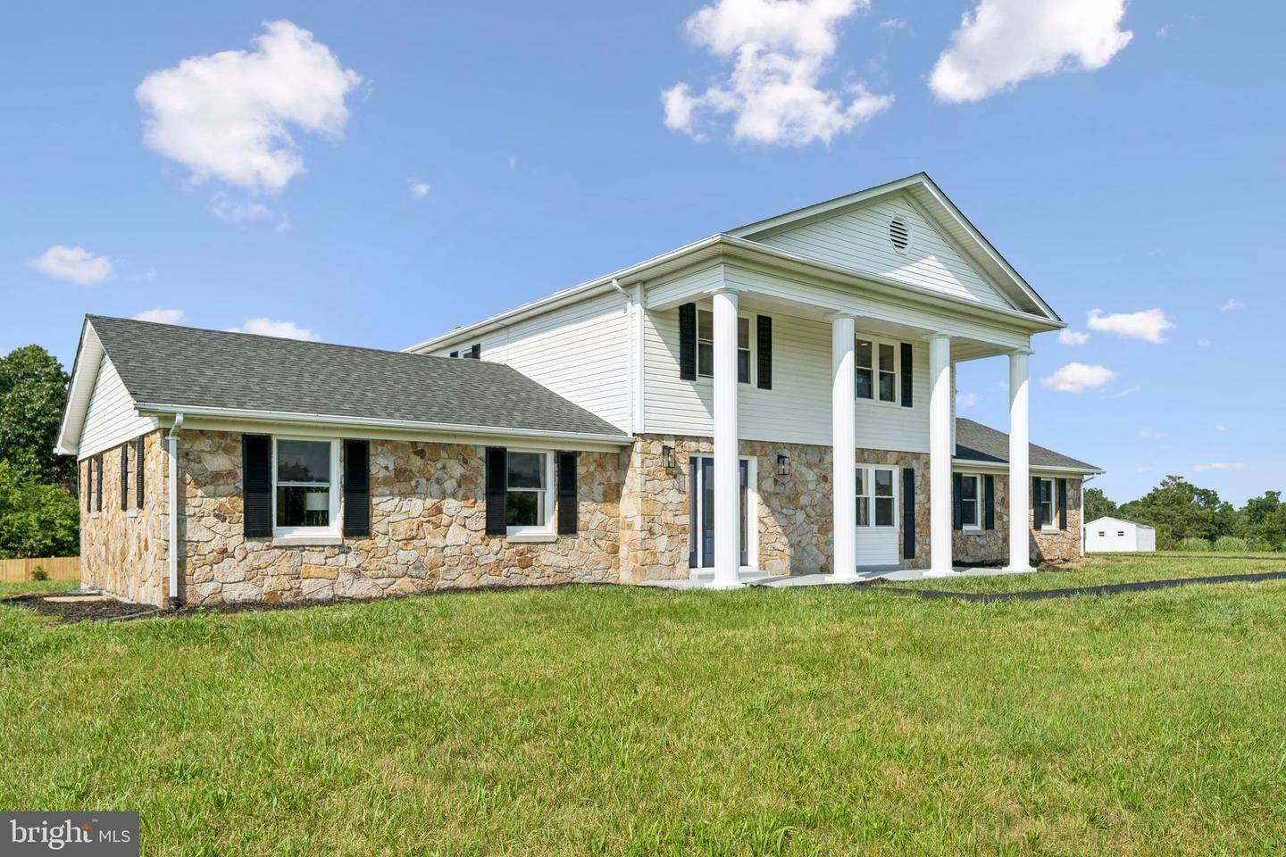 Property Photo: 977 W Parkins Mill Road VA 22602