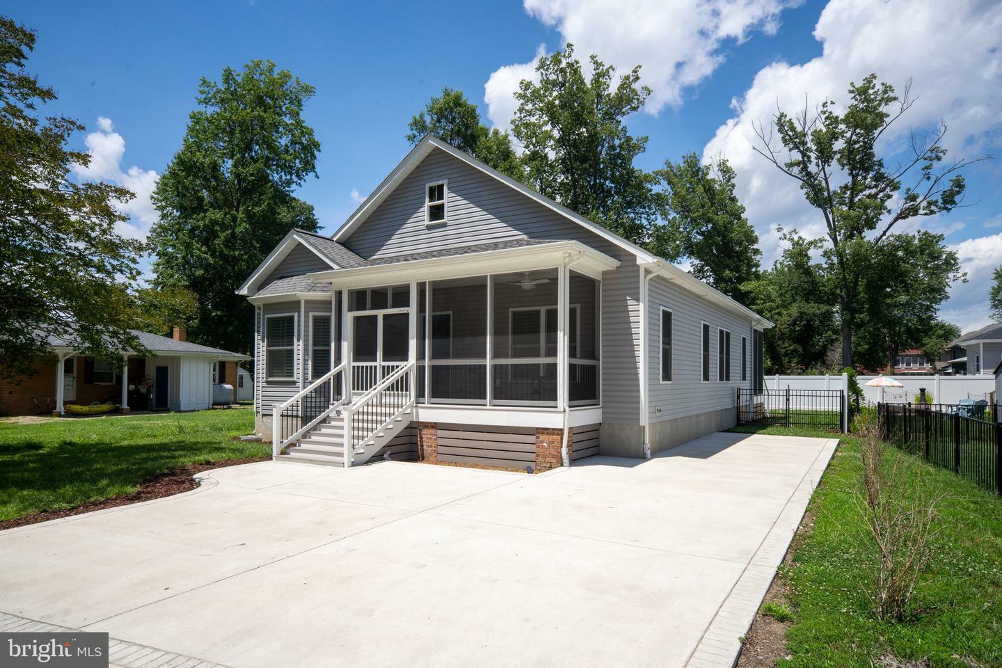 Property Photo:  201 Lawrence Lane  VA 22443 