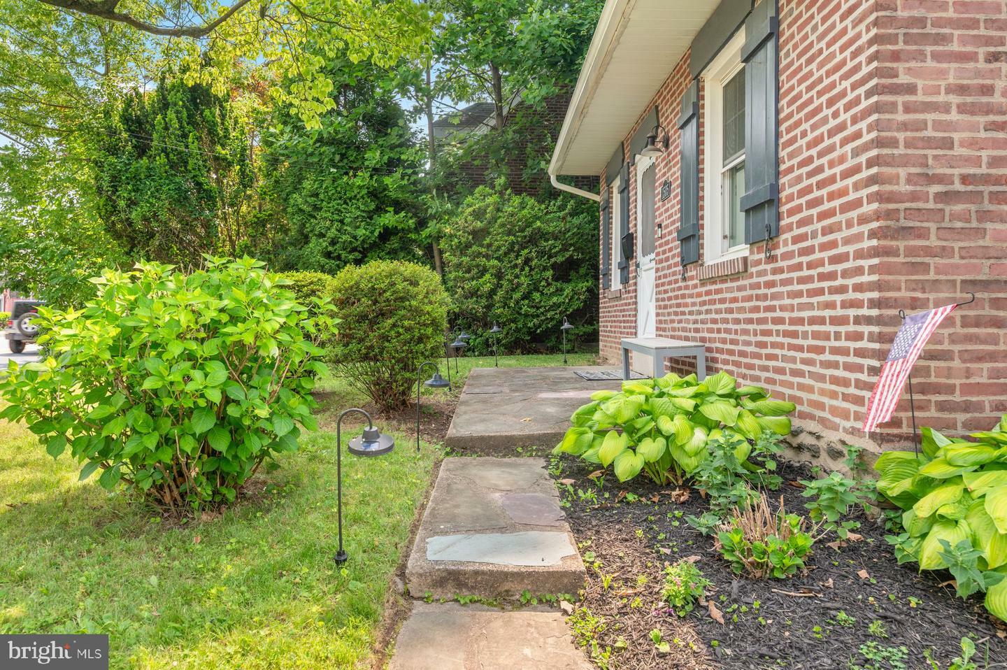 Property Photo: 1505 Wynnewood Road PA 19003