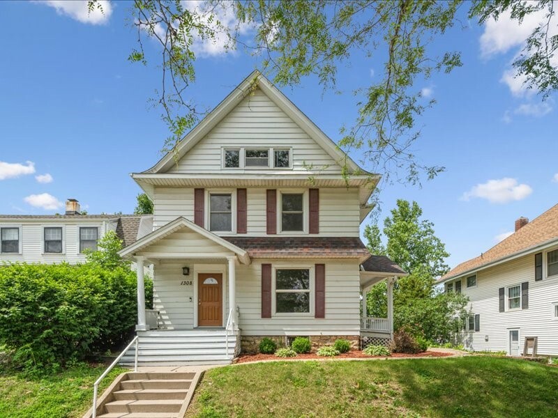 1308 A Avenue NW  Cedar Rapids IA 52405 photo