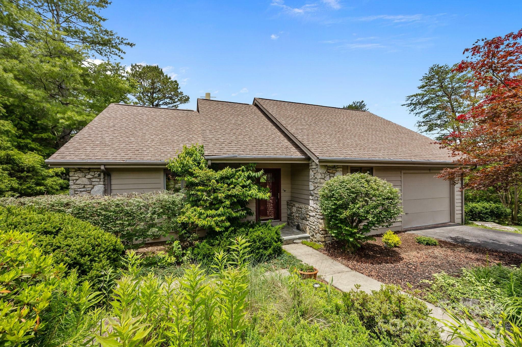 Property Photo: 4 Zachary Ridge Road NC 28804