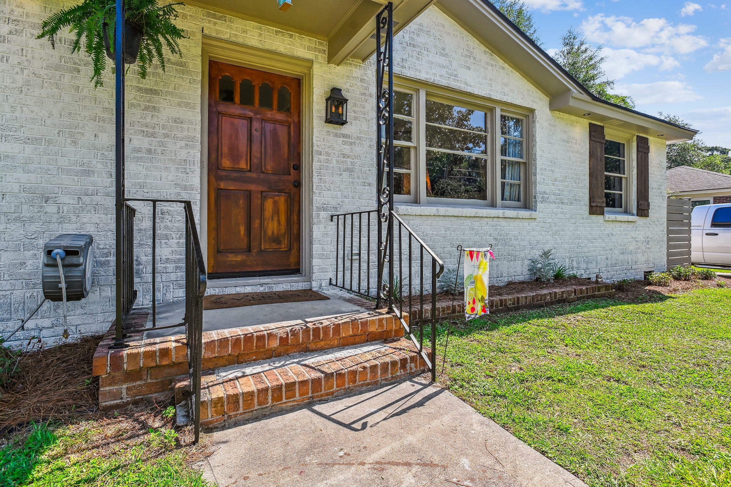 Property Photo:  111 Circle Drive  SC 29485 
