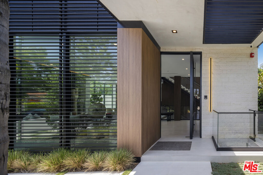 Property Photo:  137 S Wetherly Dr  CA 90211 