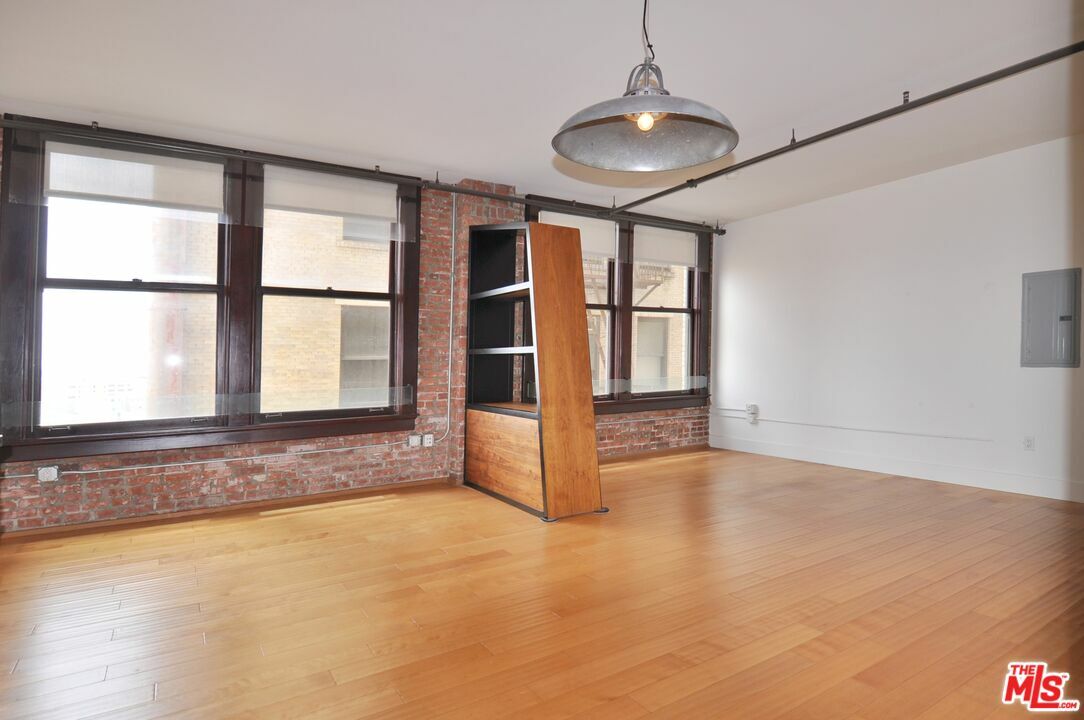 Property Photo: 460 S Spring St CA 90013