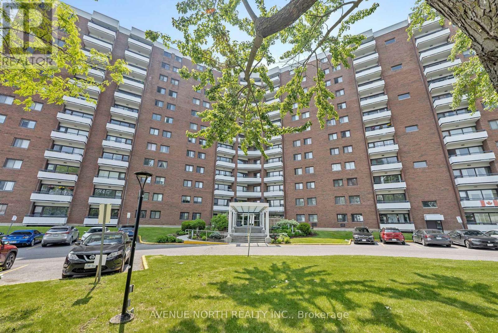 Photo de la propriété: 20 Chesterton Drive 111 ON K2E 6Z7