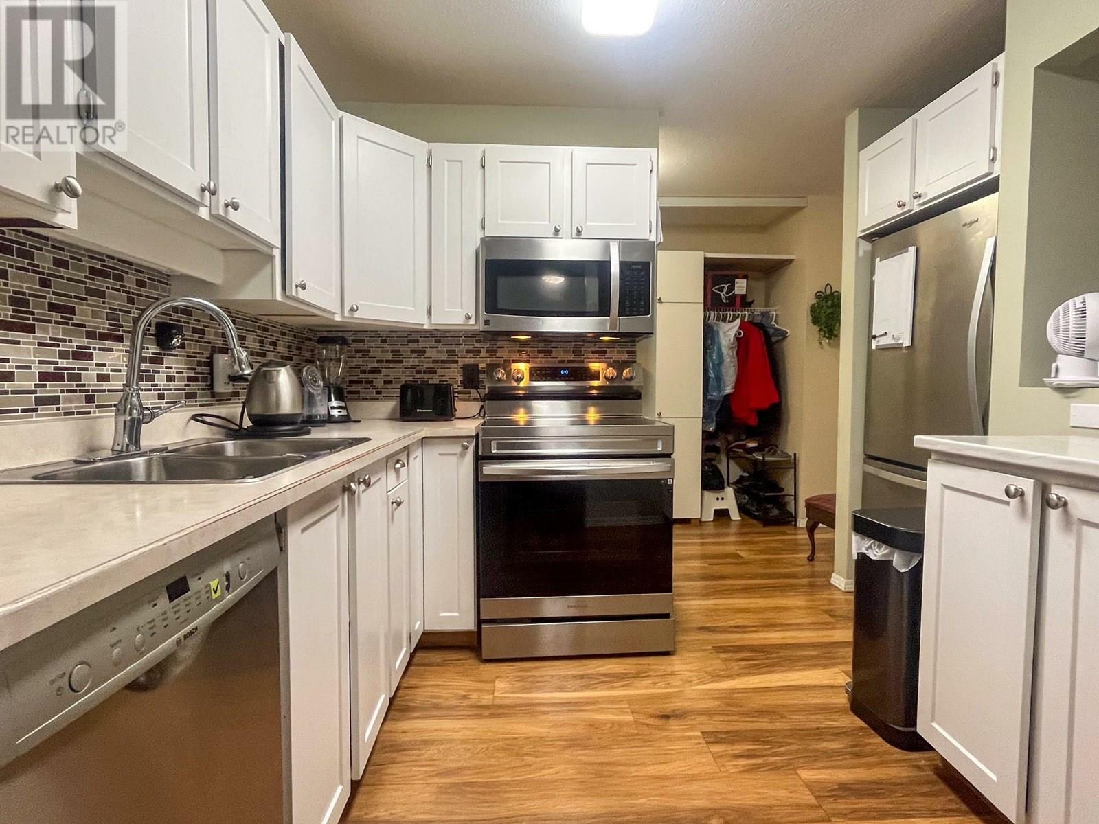 Property Photo:  180 Hollywood Road North 207  BC V1X 6Y9 