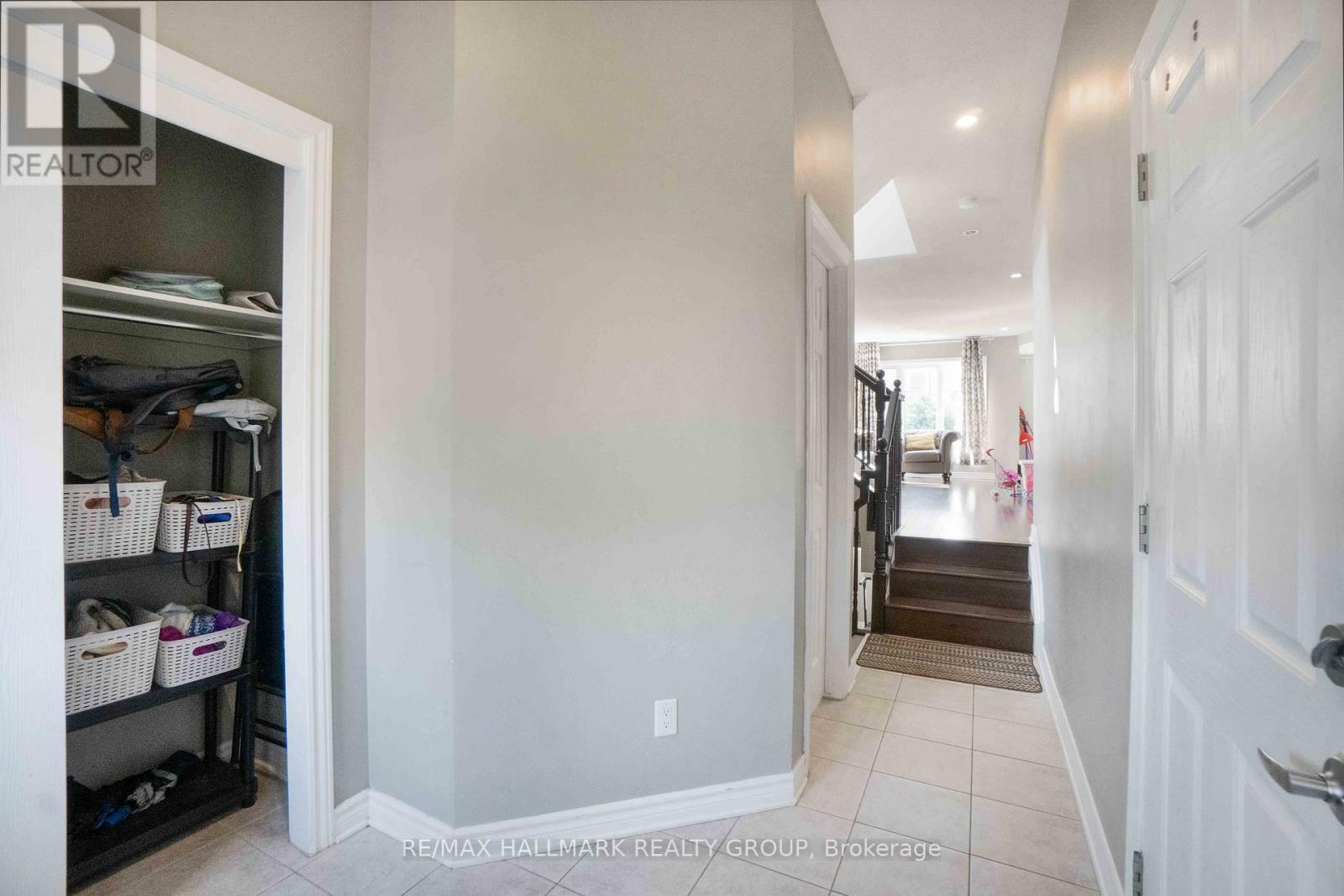 Photo de la propriété: 125 Mancini Way ON K2J 5X3