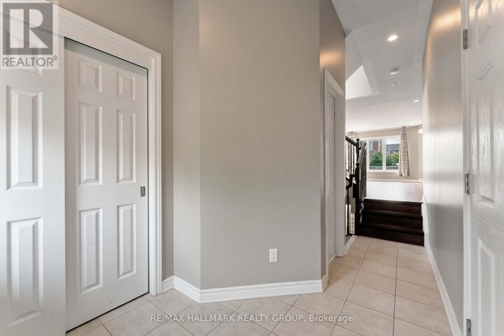 Photo de la propriété: 125 Mancini Way ON K2J 5X3