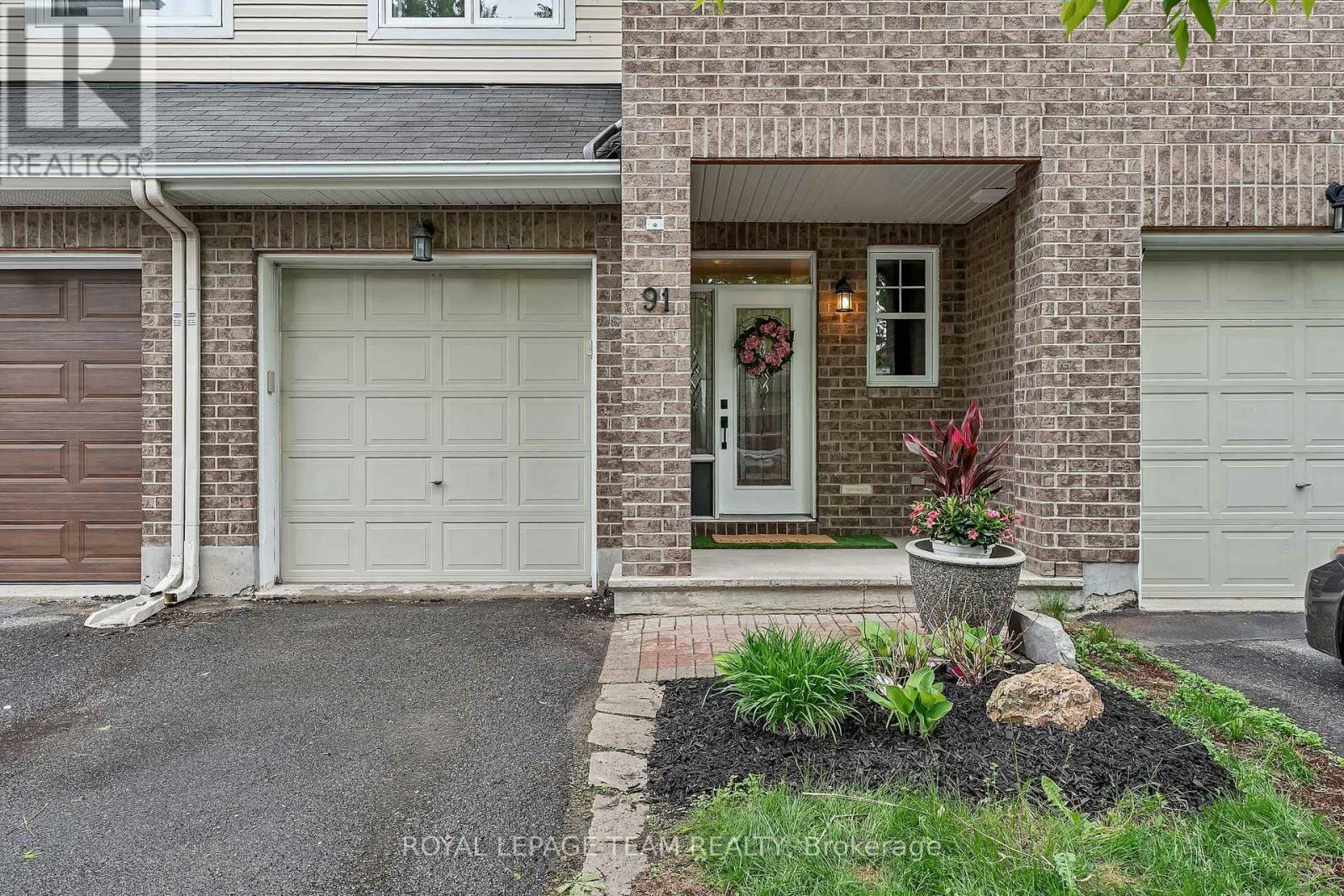 Photo de la propriété: 91 Whetstone Crescent ON K2G 7C4