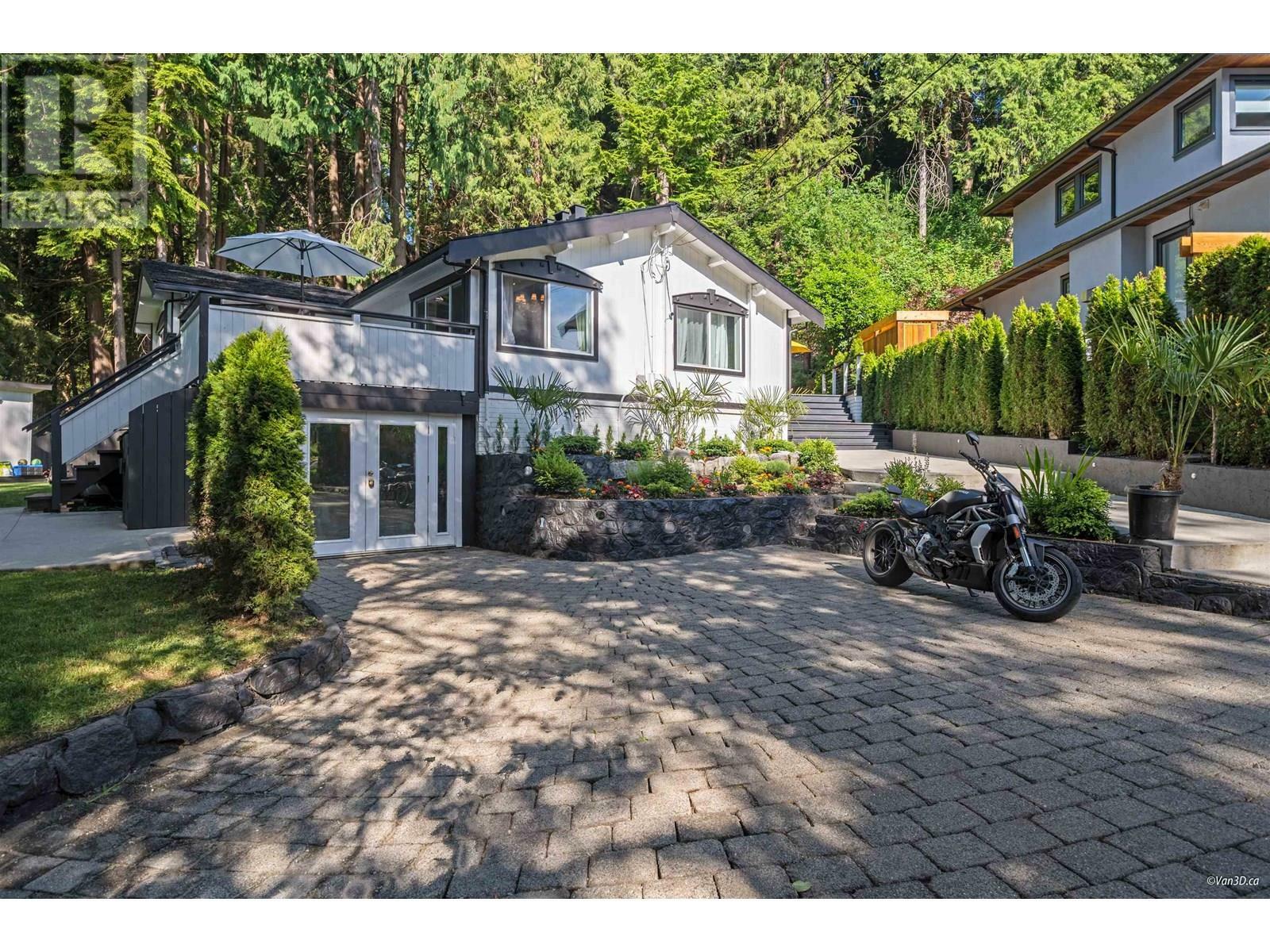 Photo de la propriété: 3870 Emerald Drive BC V7R 3B8