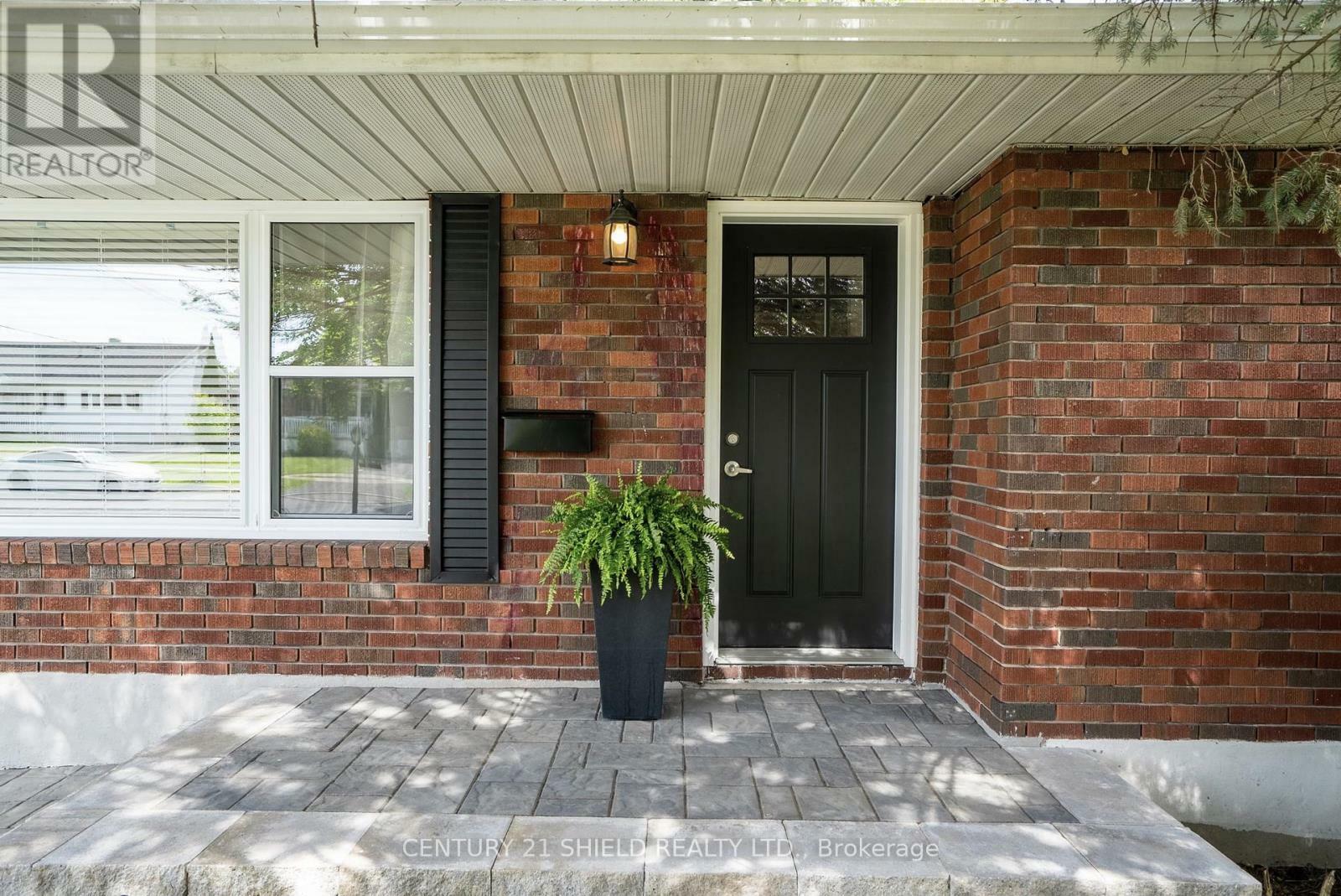 Photo de la propriété: 208 Anthony Street ON K6H 5K3