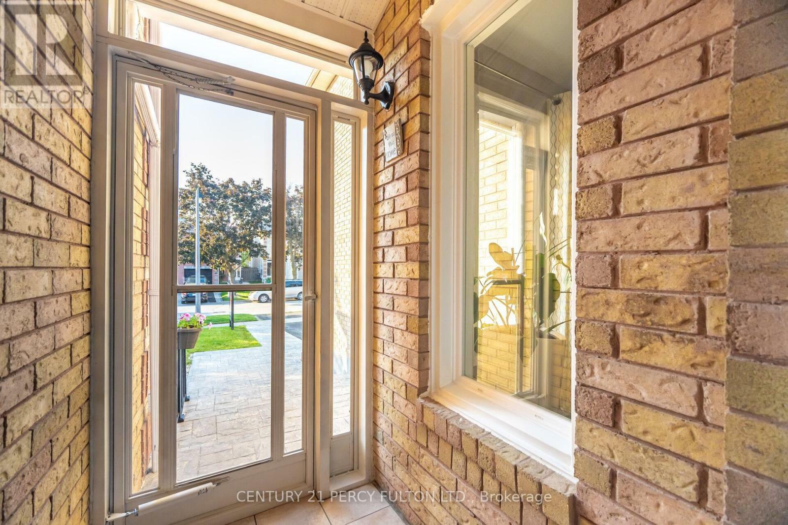 Property Photo: 27 Farmers Avenue ON L1T 3T1