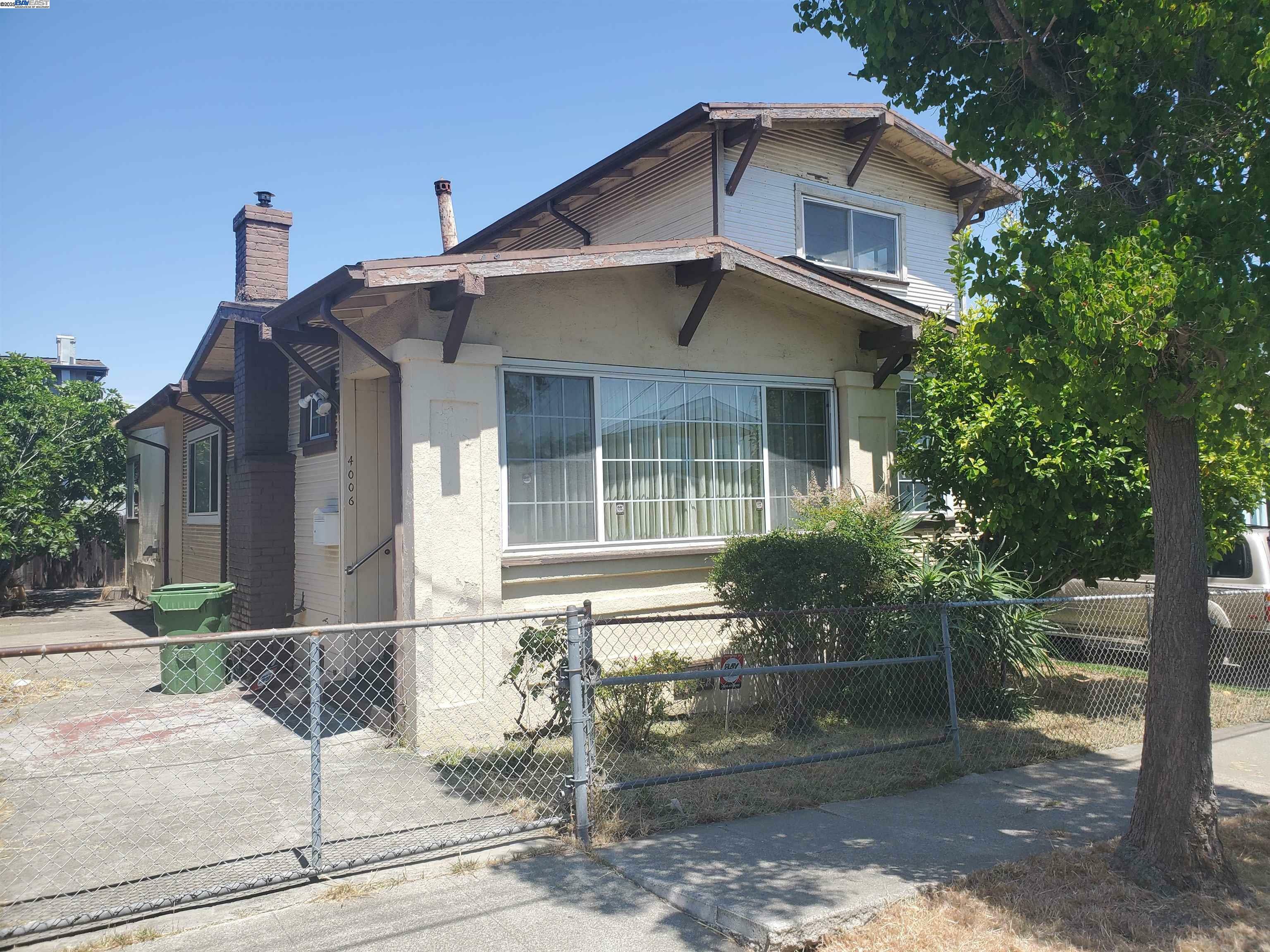 Property Photo: 4006 Carrington St CA 94601