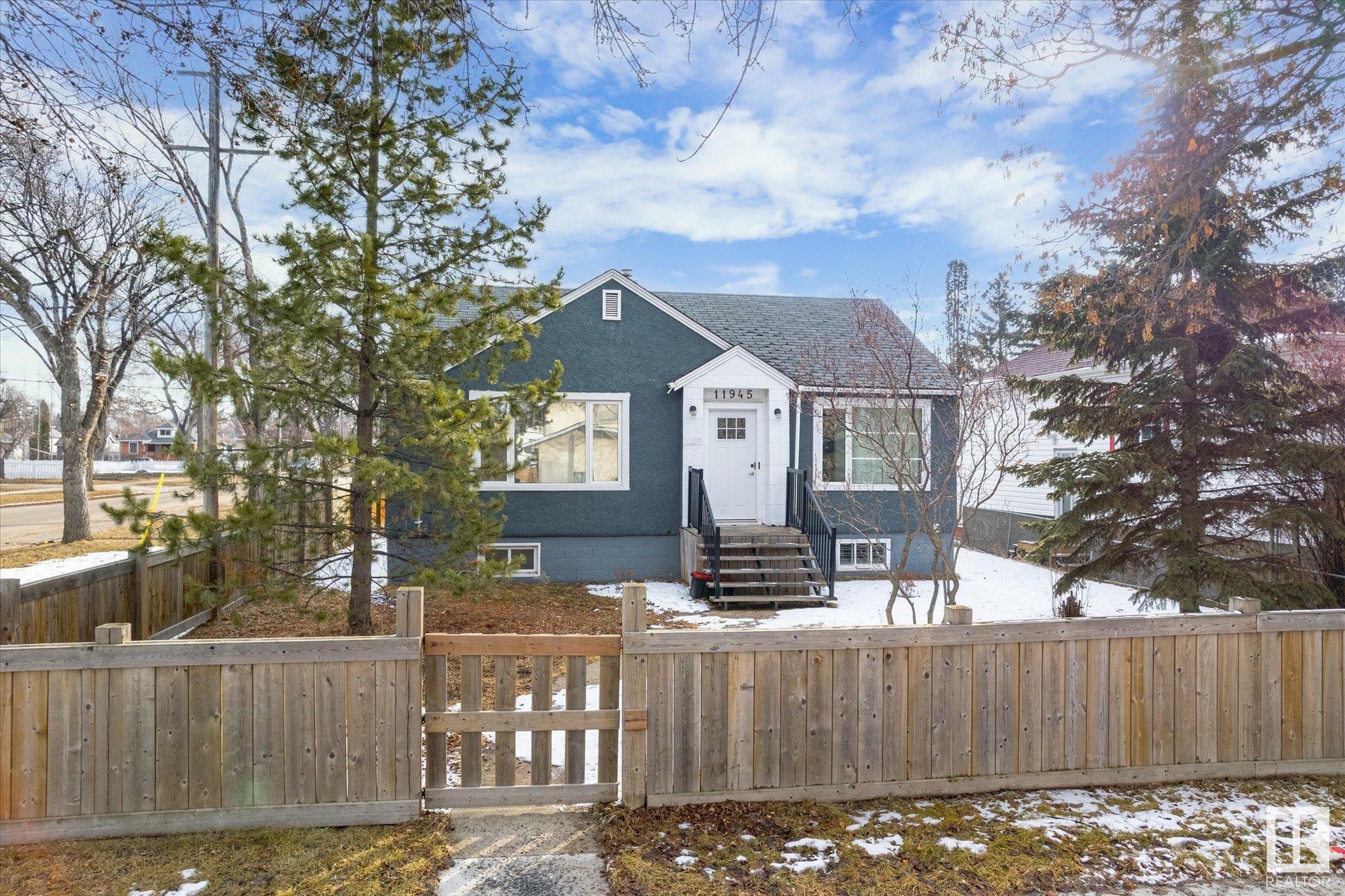 Photo de la propriété:  11945 87 Street NW  AB T5B 3N3 