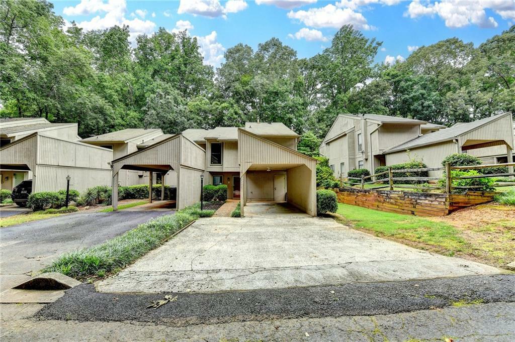 Property Photo: 6221 Willow Run Road GA 30092