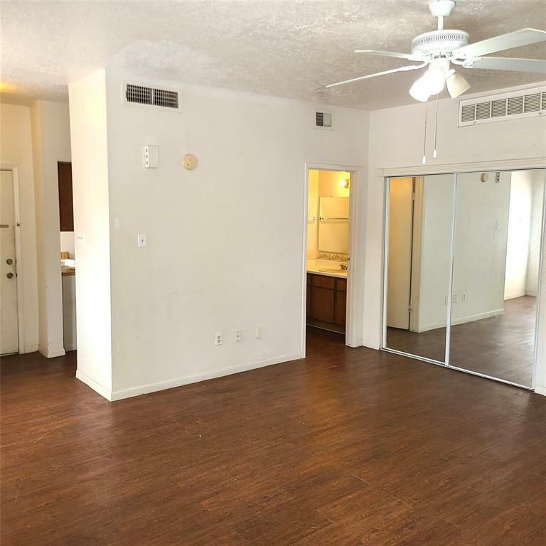 Property Photo: 2021 Spenwick Drive 511 TX 77055