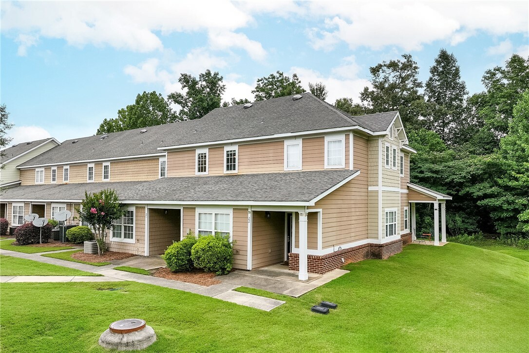 Property Photo:  1957 Wire Road 21  AL 36832 