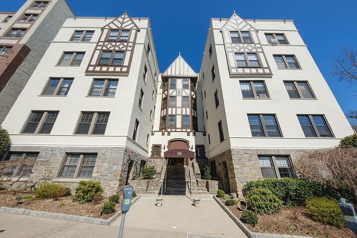 Property Photo: 26 W Pondfield Road 4C NY 10708