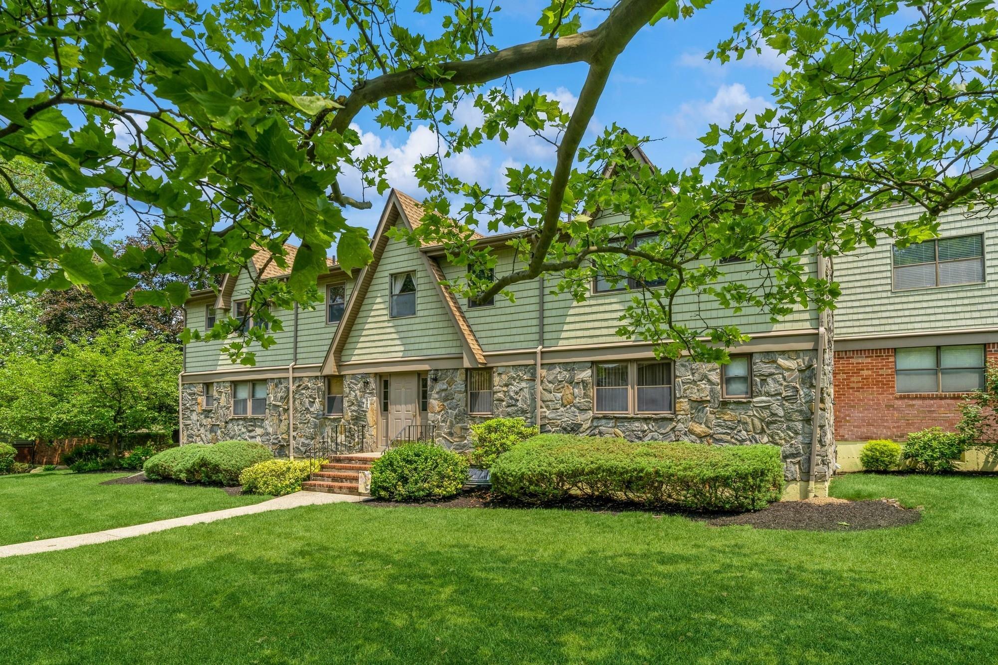 Property Photo: 36 Milford Lane 5E NY 10901