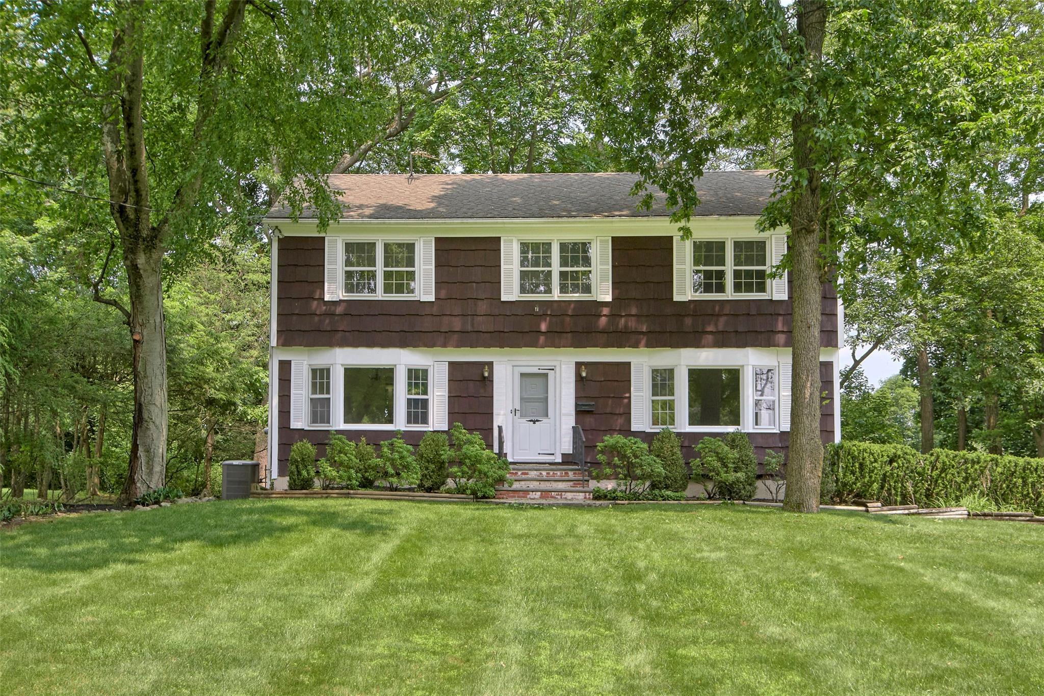 Property Photo:  1 Welwyn Lane  NY 10595 