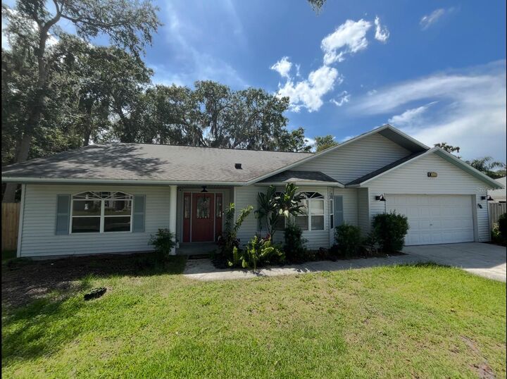 Property Photo: 35219 Haines Creek Road FL 34788