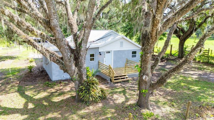 Property Photo: 44912 Lacoochee Claysink Road FL 33597