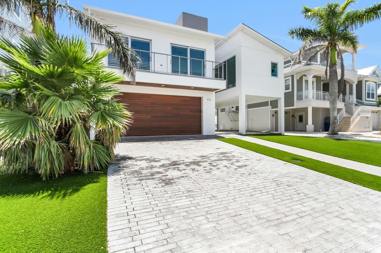 Property Photo: 905 Bay Point Drive FL 33708