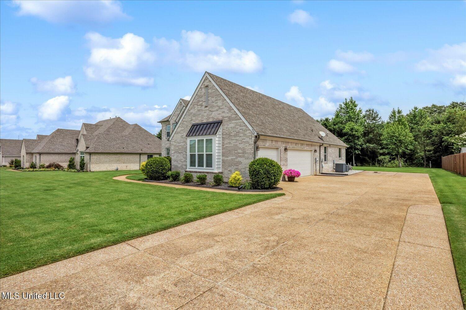 Property Photo: 7216 Belle Manor Drive MS 38654