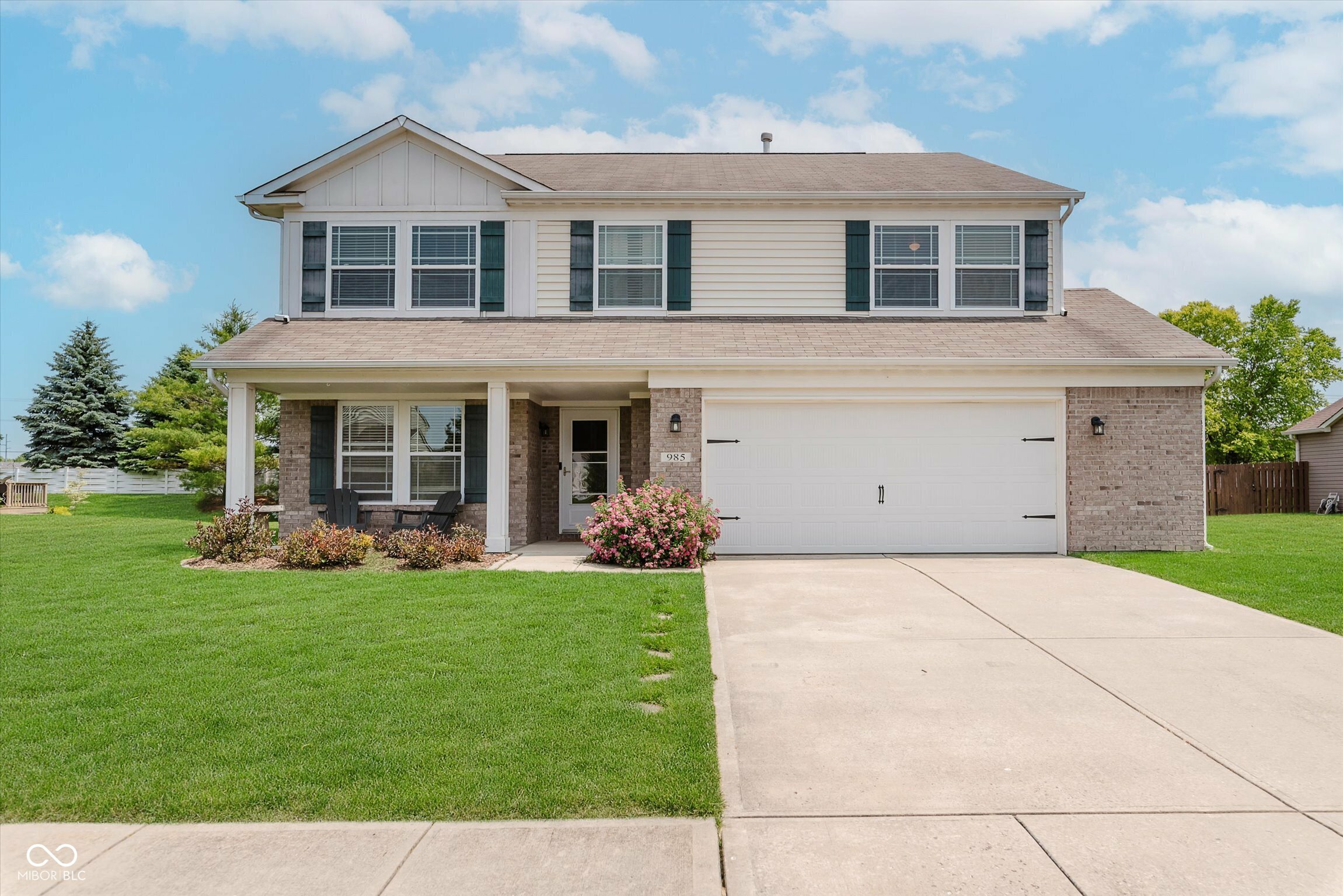 Property Photo: 985 Farmington Trail IN 46112