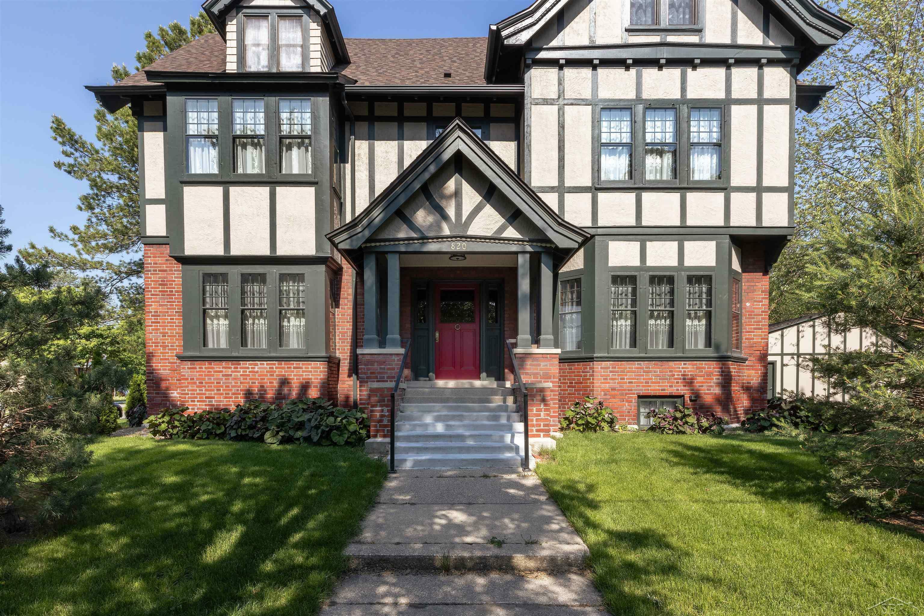 Property Photo: 820 N Johnson Street MI 48708