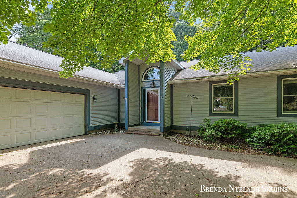 Property Photo: 13412 Forest Park Drive MI 49417