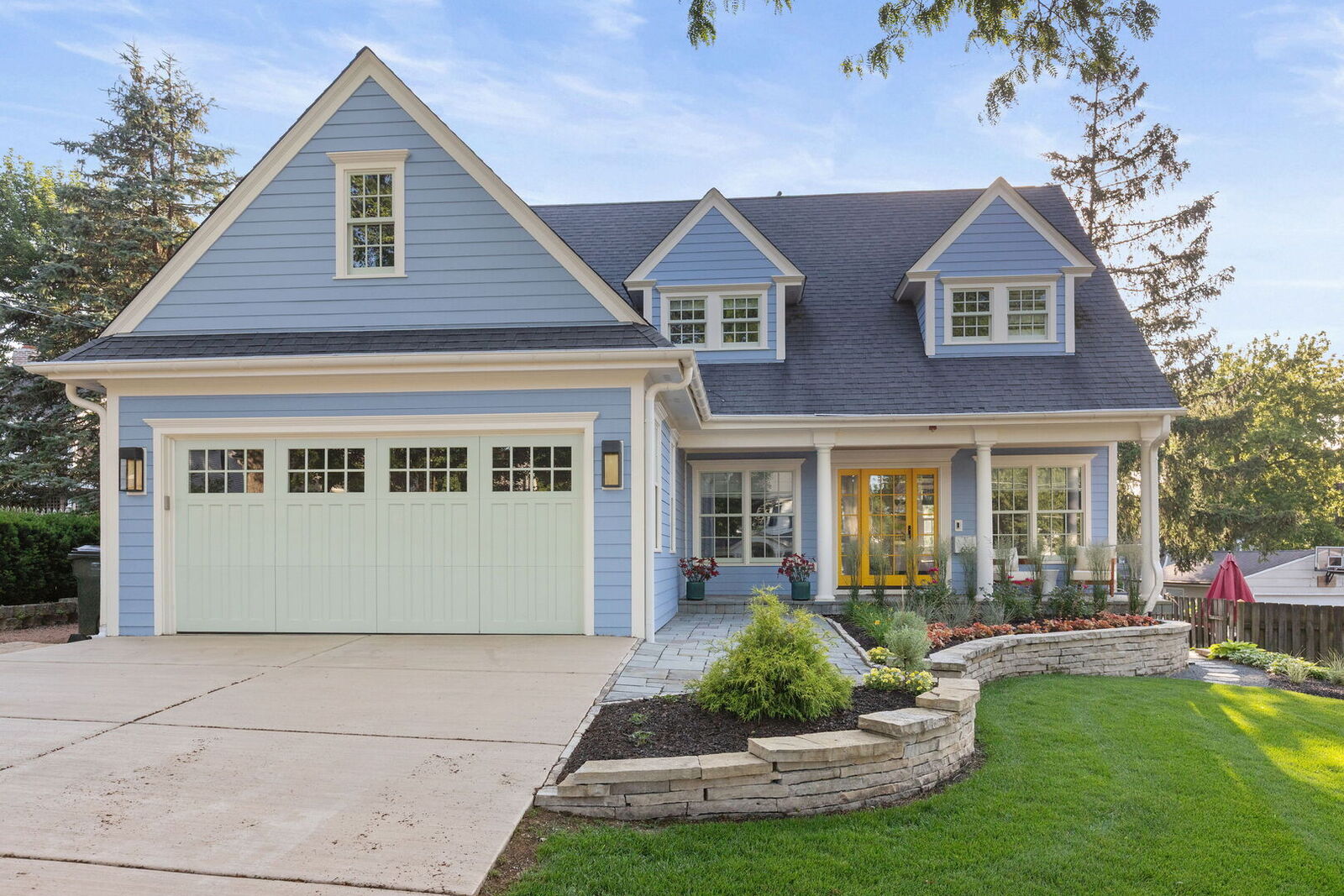 Property Photo: 650 S Grove Avenue IL 60010