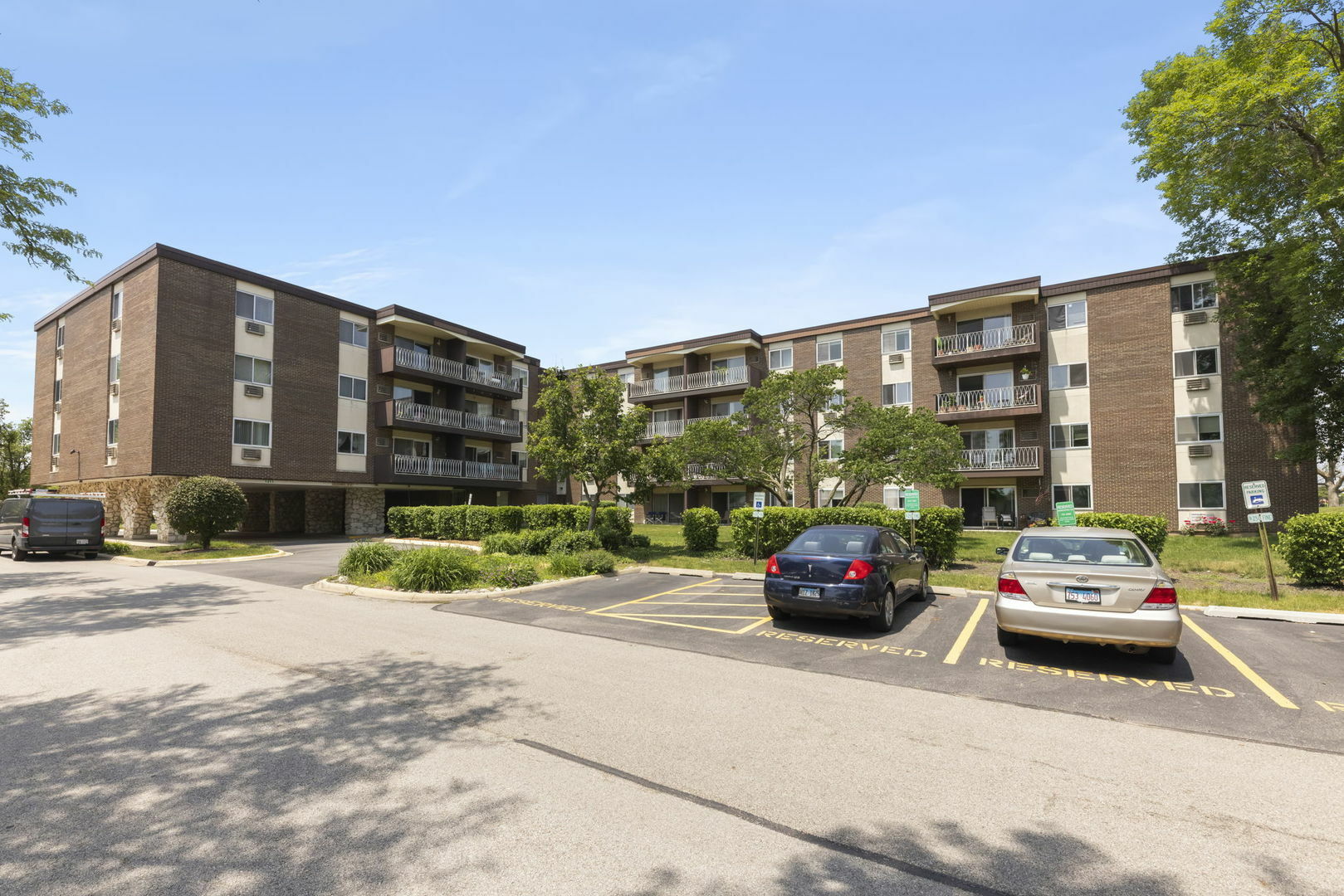 Property Photo: 1311 S Finley Road 411 IL 60148